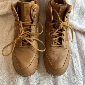 Nike Tan High-Top Leather Boots/Sneakers